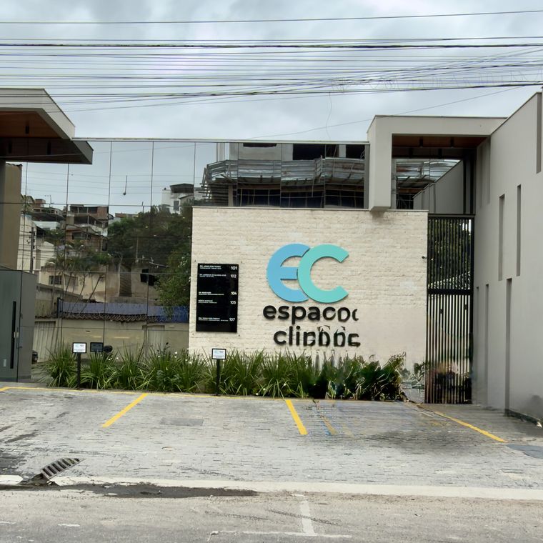 Fachada do Espaço Clinic, onde fica a clínica Mércia Ornélio Laser